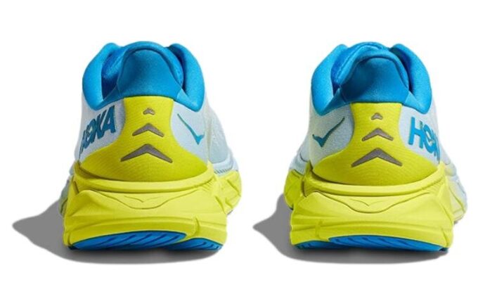 HOKA Arahi 6 ‘Agua Helada’